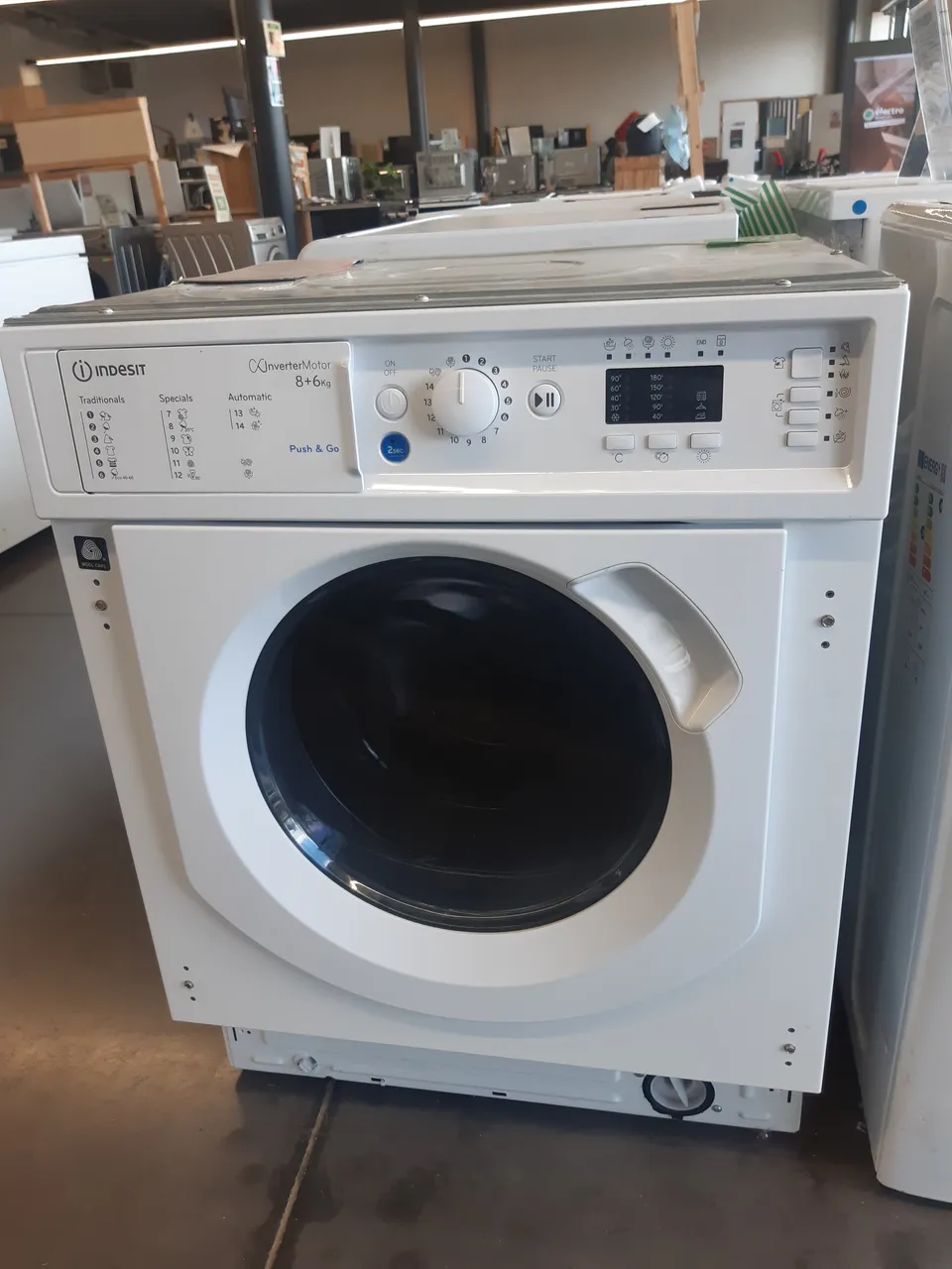 LAVANTE SÉCHANTE ENCASTRABLE 8 KG — INDESIT