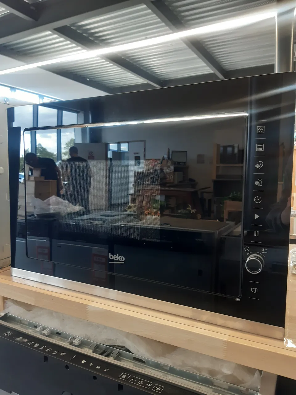 MICRO - ONDE ENCASTRABLE 25 LITRES — BEKO