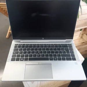 ORDINATEUR PORTABLE — HP