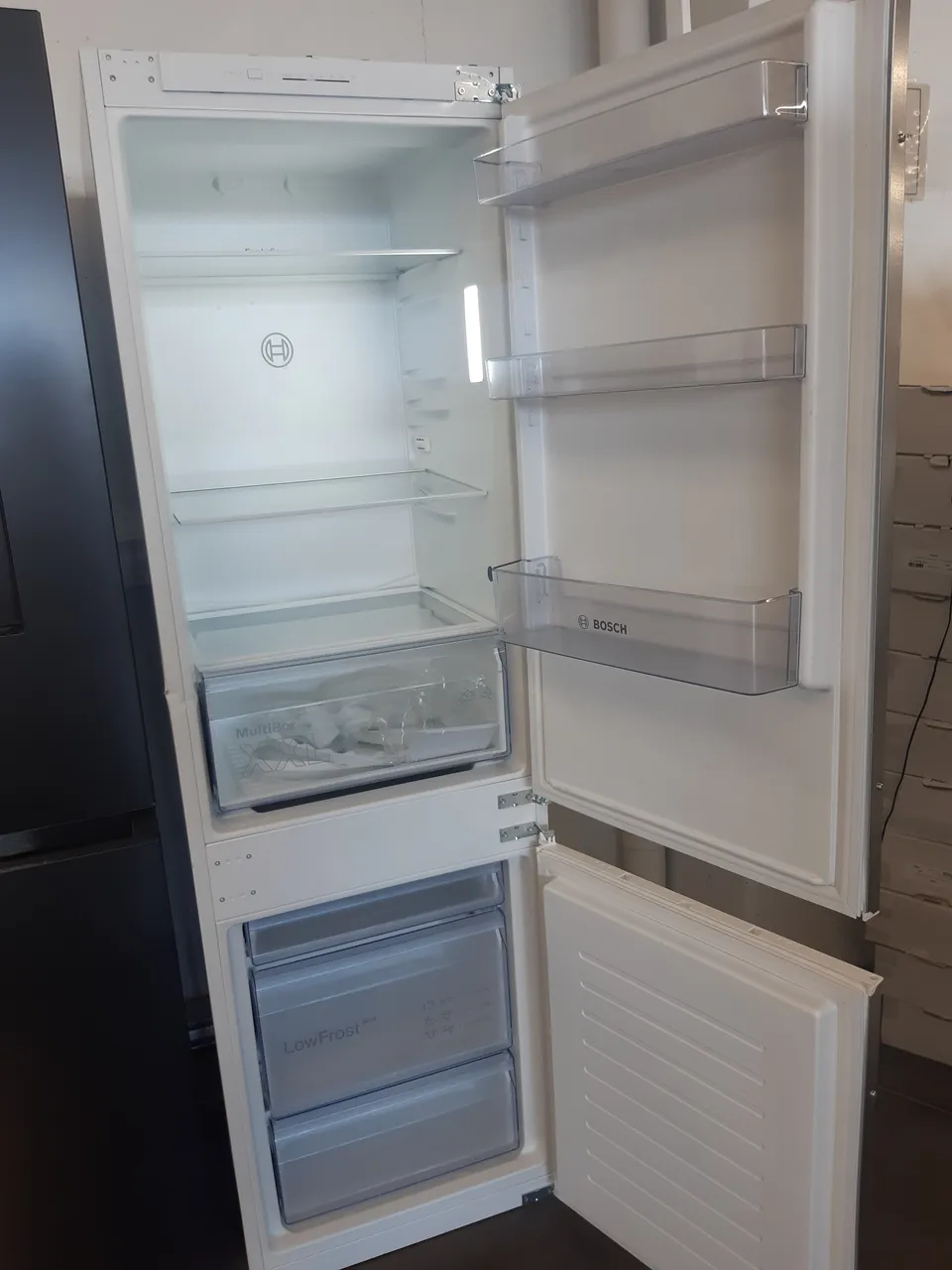 RÉFRIGÉRATEUR COMBINÉ ENCASTRABLE 260 LITRES — BOSCH – Image 2