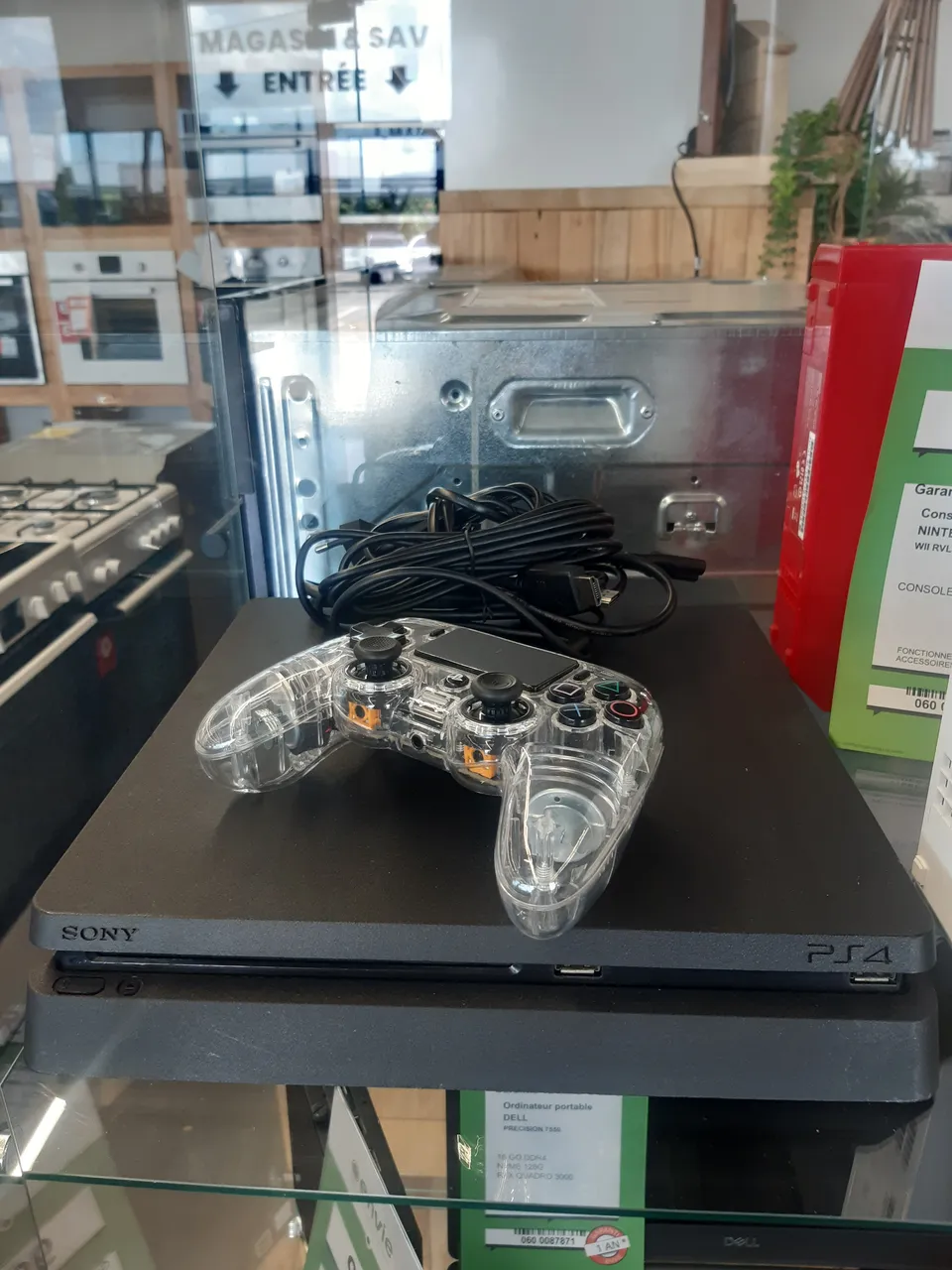 PLAYSTATION 4 SLIM