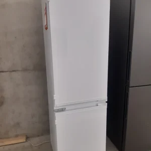 RÉFRIGÉRATEUR COMBINÉ ENCASTRABLE 270 LITRES — BEKO