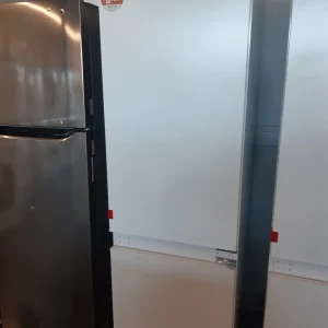 RÉFRIGÉRATEUR COMBINÉ ENCASTRABLE 270 LITRES — HAIER