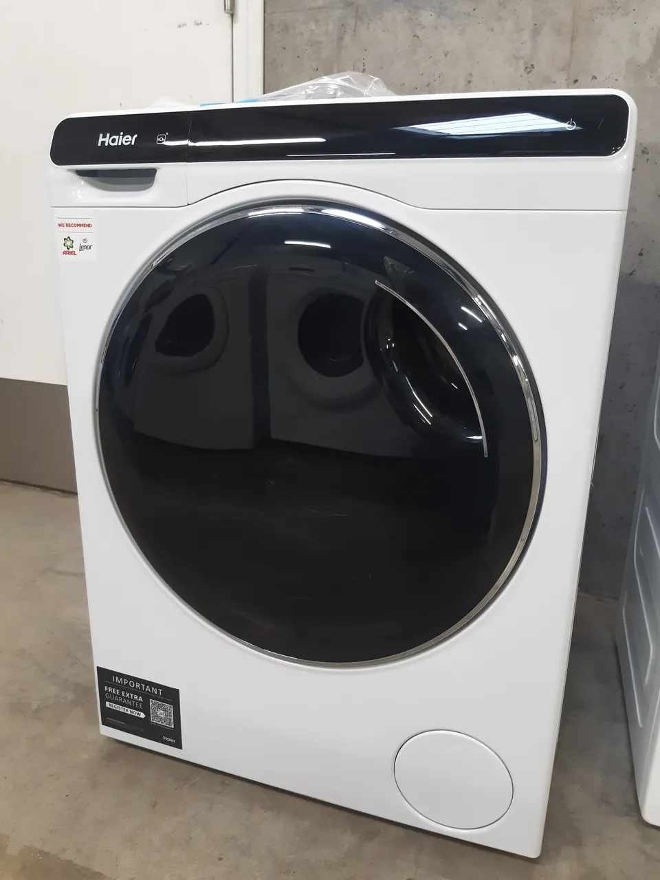 LAVE LINGE HUBLOT 5.5 KG — HAIER